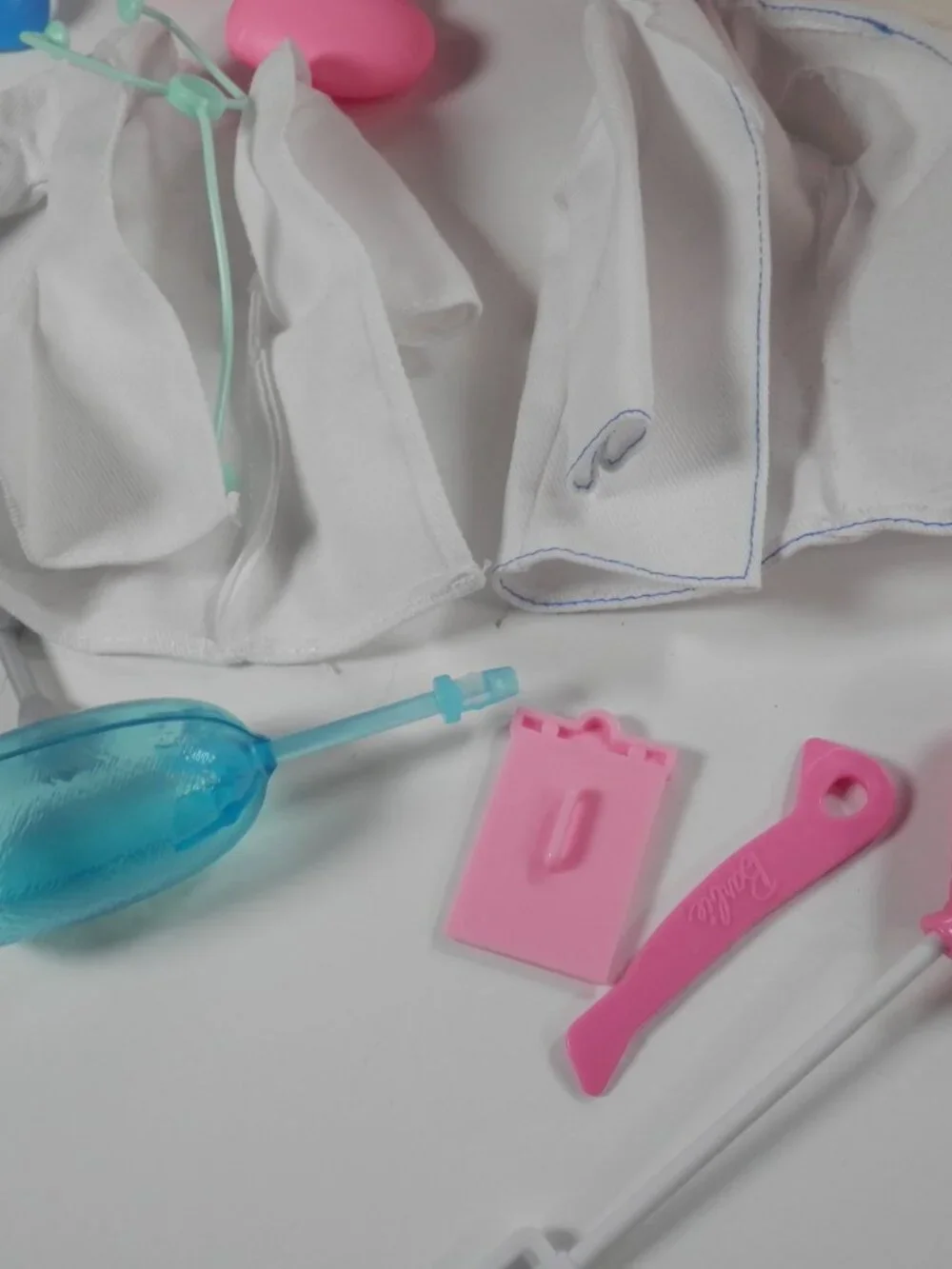 2020 Barbie Fast Cast Clinic Playset Doctor Office Hospital Medical Dough GTN61